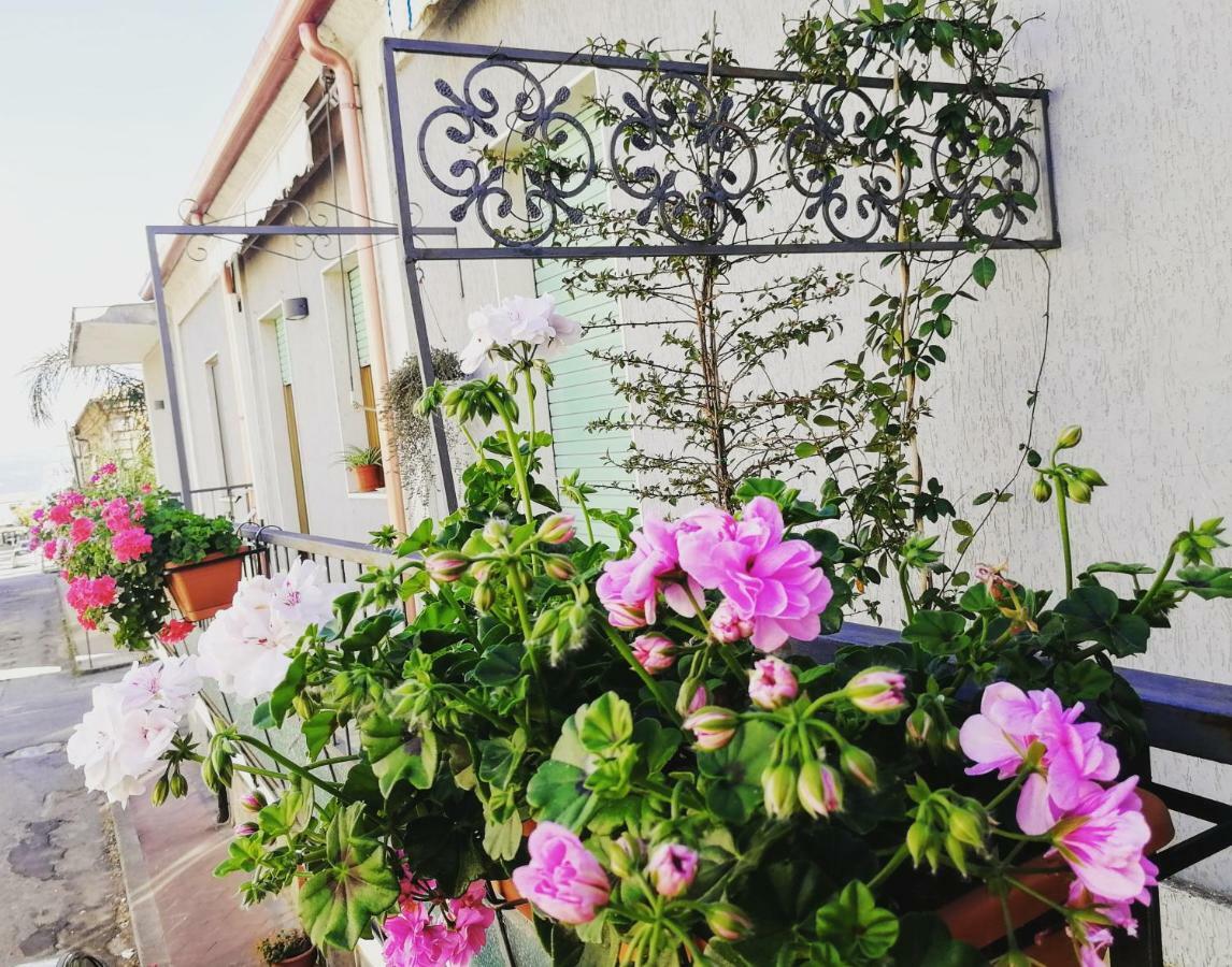 Donna Melina Bed & Breakfast Mileto Exterior photo